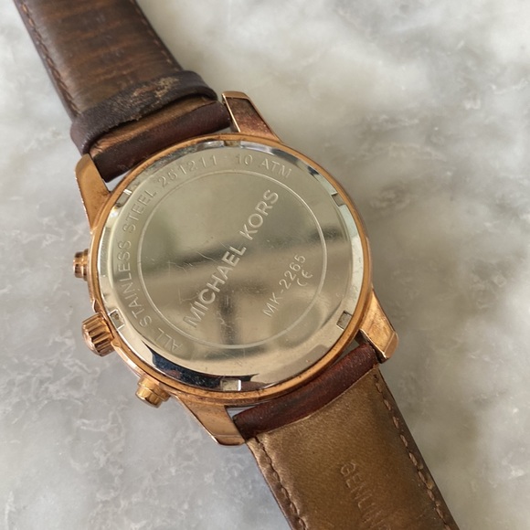 Michael Kors Rose Gold and Leather Watch - Picture 5 of 5